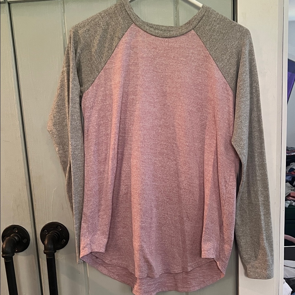 American Eagle Heathered Pink and Gray Crewneck Tee